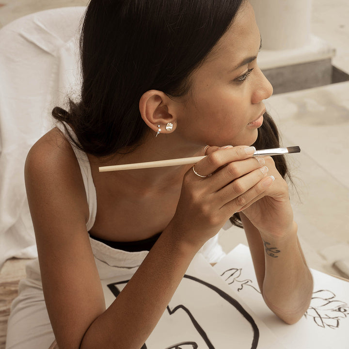 A woman wearing Salouen stud and belaya hoop on the right ear